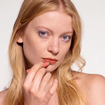 Dr. Hauschka - Lip Crayon - Limited Edition 01 PEACH Пастел за устни 01 Праскова 2,69 g